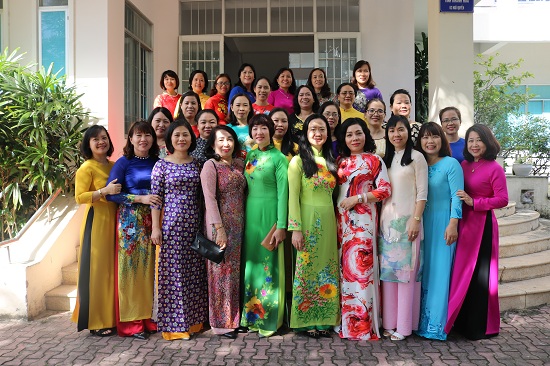 Tuan le ao dai VN Hinh 2.JPG (139 KB)